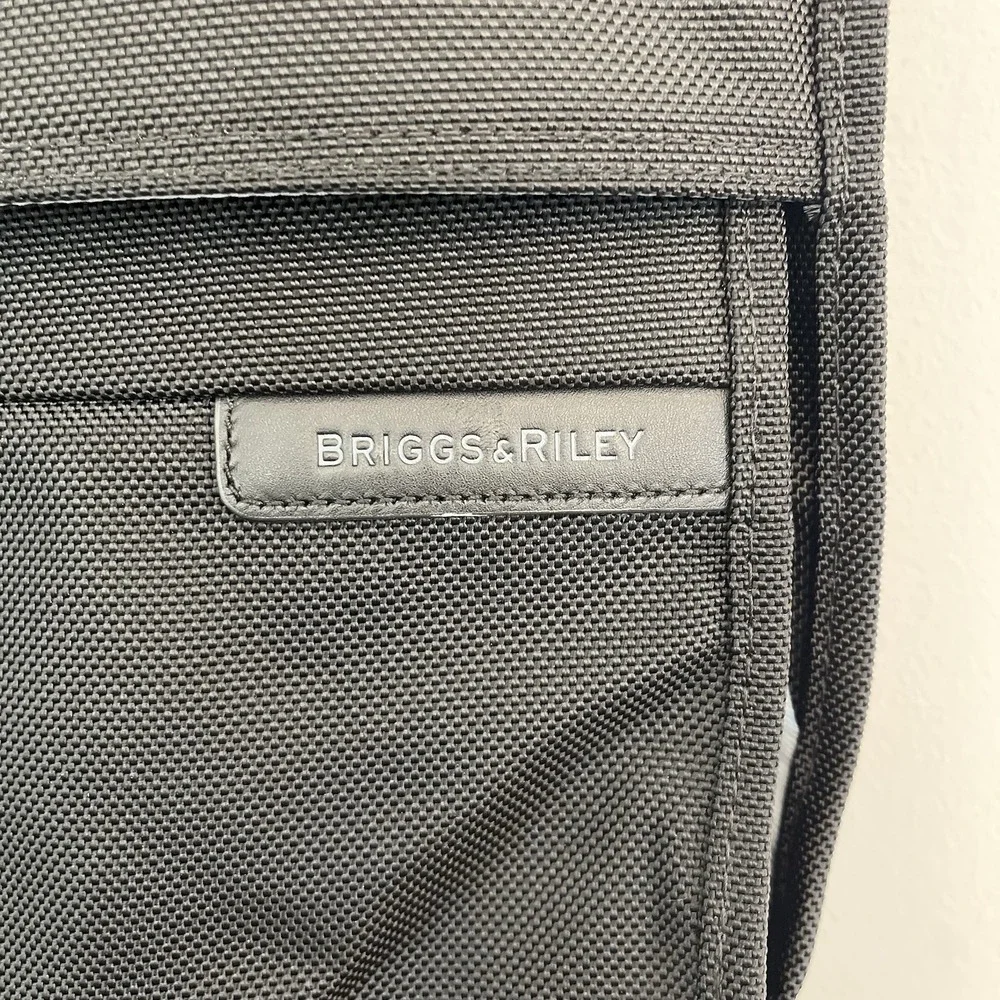 Briggs & Riley Travelware Bifold Black Nylon Garment  Wardrobe Bag Hook to Hang